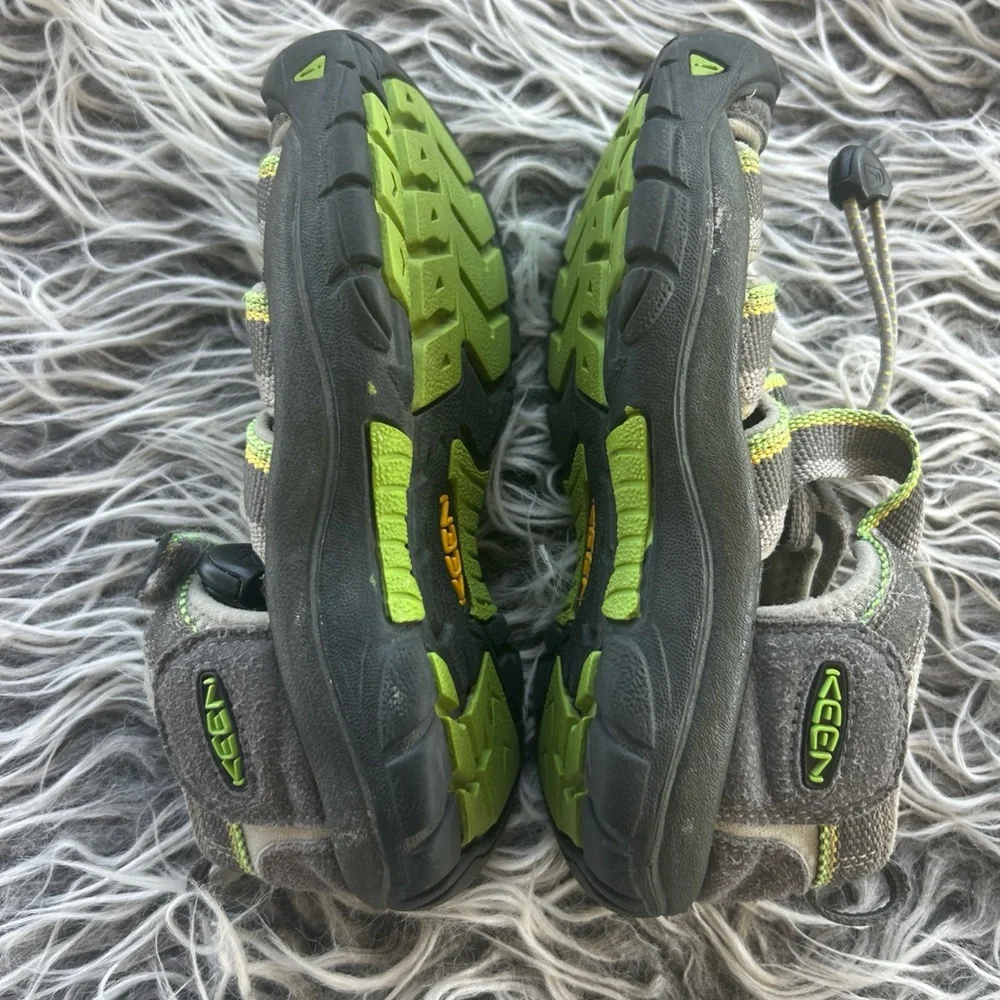 Keen Sandals Boys size 13 green gray Hiking Shoes. Very good used condition.